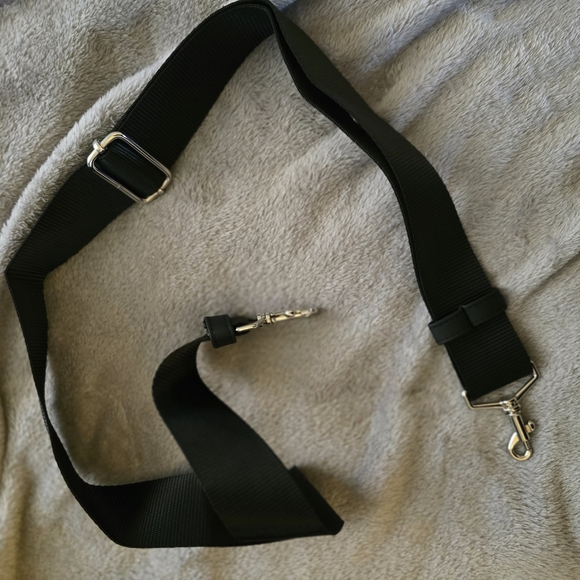 ♨️ONE OF THE FIRE PRIZES OUT OF 50 ENTRIES!♨️NEW!! VERSACE HANDBAG, STRAP, DUSTY - Picture 6 of 7